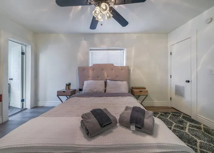 1 Min To 4th Ave & Congress, 1 Bedroom 1 Ba, Casita Holiday home