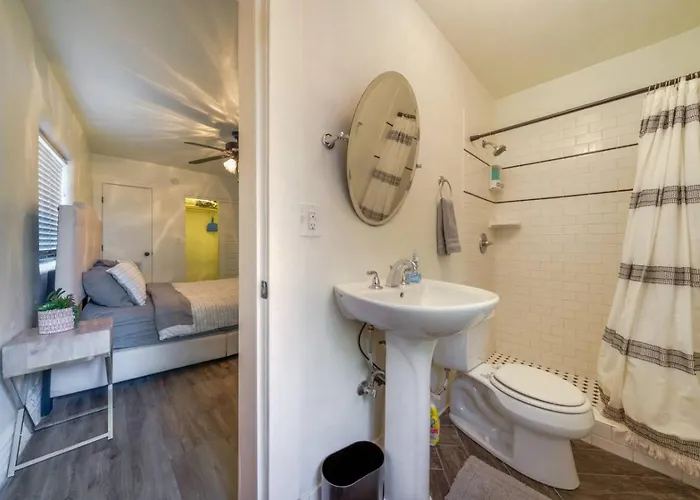 Holiday home 1 Min To 4th Ave & Congress, 1 Bedroom 1 Ba, Casita *