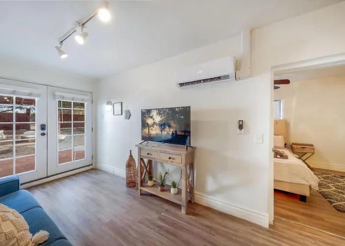 1 Min To 4th Ave & Congress, 1 Bedroom 1 Ba, Casita *